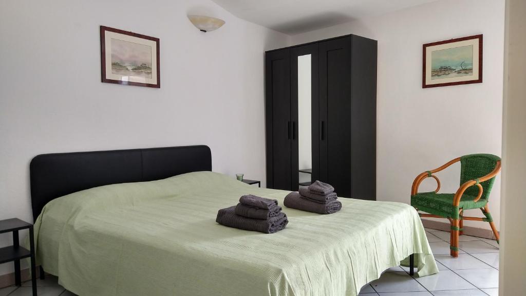 a bedroom with a bed with two towels on it at Casa Mirto in Alghero