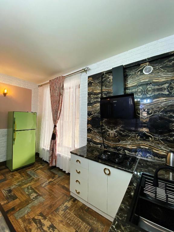 Kuchyň nebo kuchyňský kout v ubytování Shirbakyan Boutique Hotel & Apartments