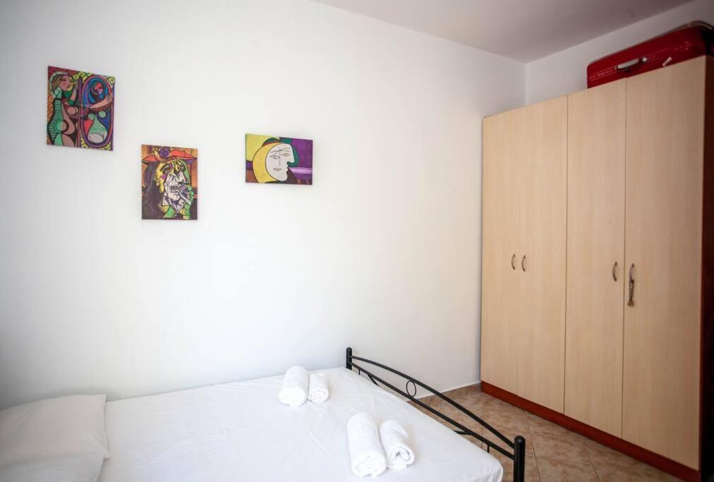 A bed or beds in a room at Retro seaside resort