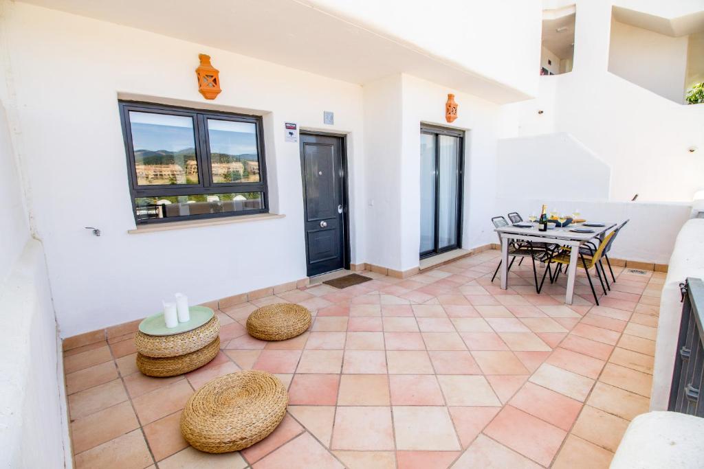 Fotografia z galérie ubytovania Beautiful apartment with seaview, garden and pool v destinácii Estepona