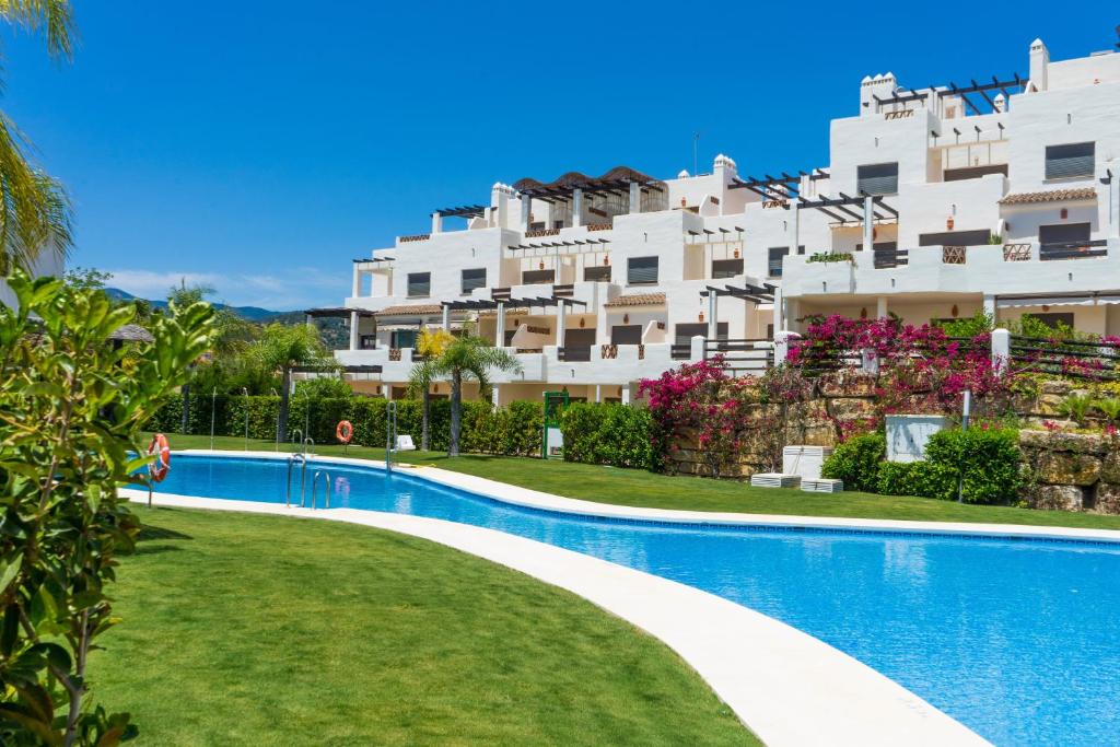 Fotografia z galérie ubytovania Beautiful apartment with seaview, garden and pool v destinácii Estepona