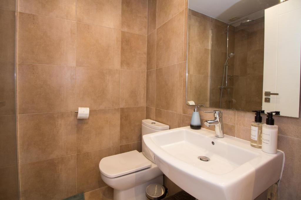 Fotografia z galérie ubytovania Beautiful apartment with seaview, garden and pool v destinácii Estepona