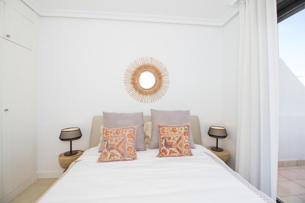 Fotografia z galérie ubytovania Beautiful apartment with seaview, garden and pool v destinácii Estepona