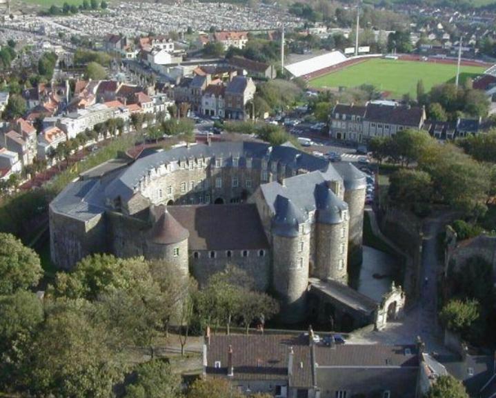 Výhľad na mesto Boulogne-sur-Mer alebo výhľad na mesto priamo z apartmánu