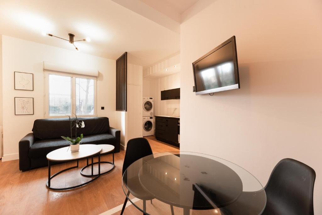 Telewizja i/lub zestaw kina domowego w obiekcie Appartement Le Médicis - 2 chambres