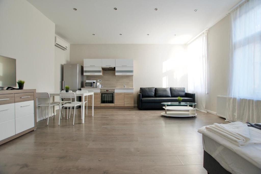 Flatiron Budapest Building - By Hi5 - Superior Apartment