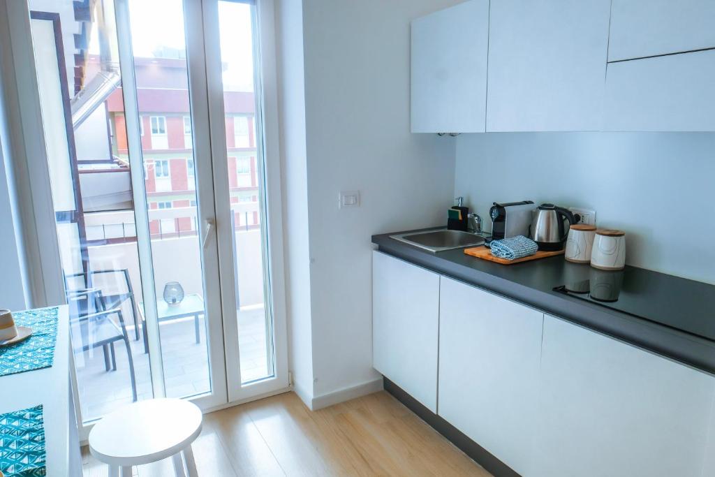 Kuchnia lub aneks kuchenny w obiekcie Rossani Suites&Aparts