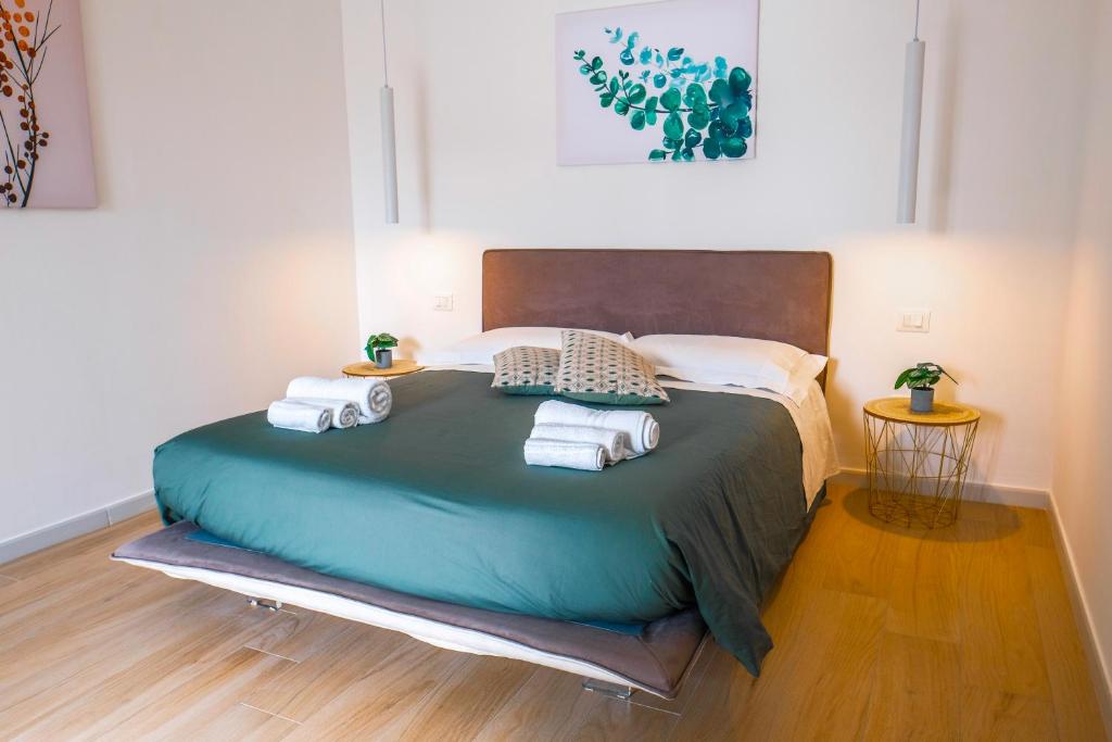 Łóżko lub łóżka w pokoju w obiekcie Rossani Suites&Aparts