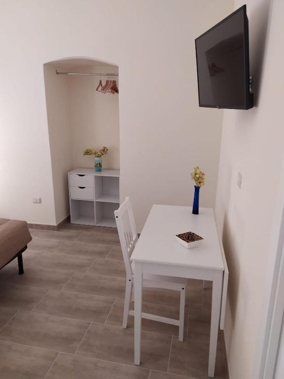 A television and/or entertainment centre at Dimora Sorriso
