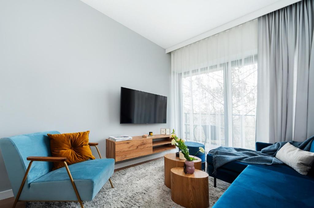 Televízia a/alebo spoločenská miestnosť v ubytovaní Lake Club Apartments - LoftAffair