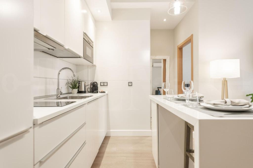 A kitchen or kitchenette at Cozy apartment with parking in the center by REMS