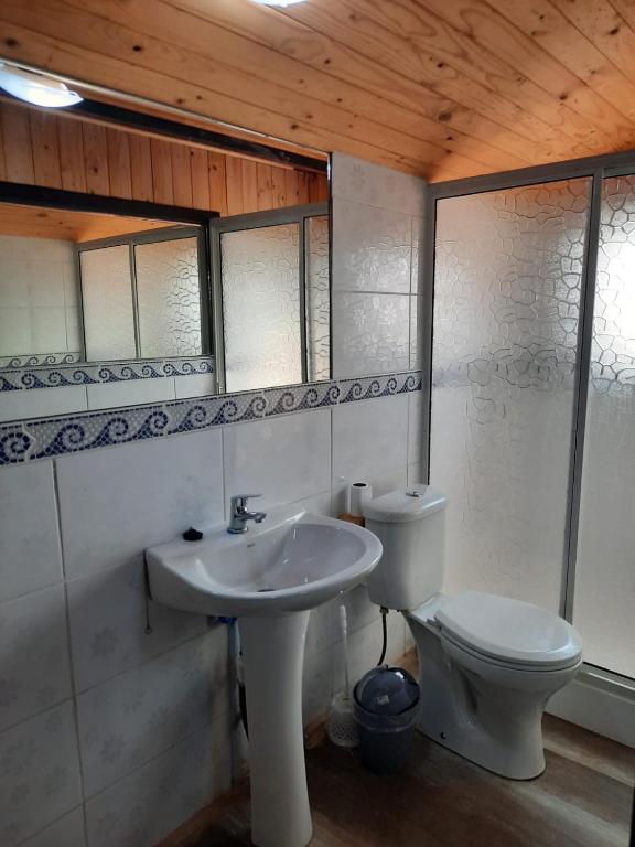 Koupelna v ubytování PUNTA DE TRALCA SUITES