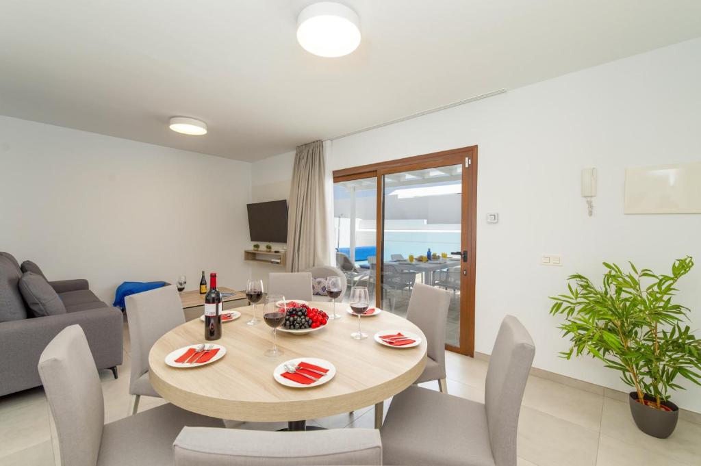 Posezení v ubytování Villa Acomari by Villa Plus