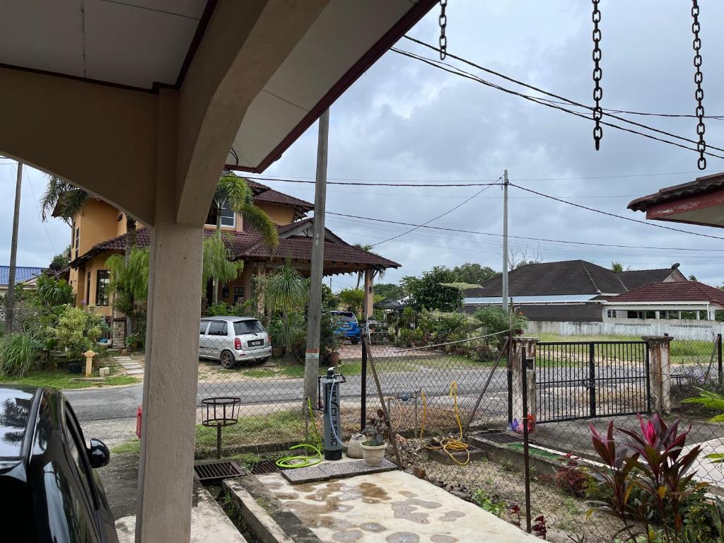 AmniHome Gong Badak - Three-Bedroom House