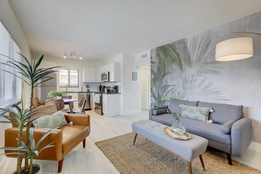 a living room with a blue couch and a table at Beachy&Boho apt for 6 people with kitchen and pool in Fort Lauderdale