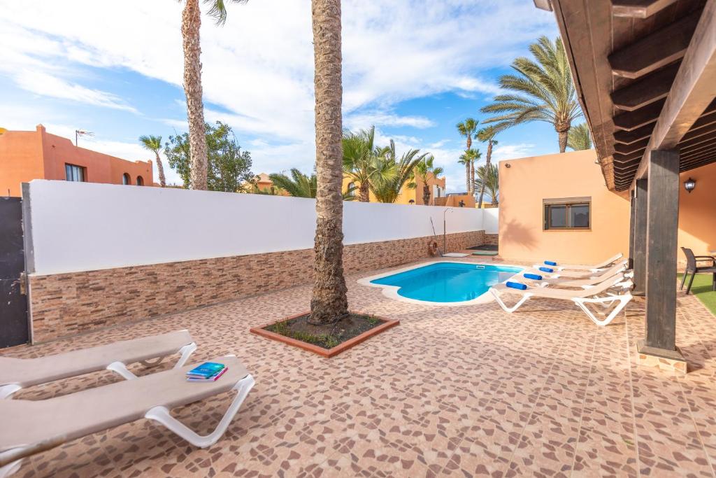 The swimming pool at or close to Casa Garcia