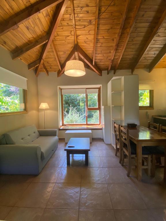 Posezení v ubytování Altos del Sur Cabañas de Montaña