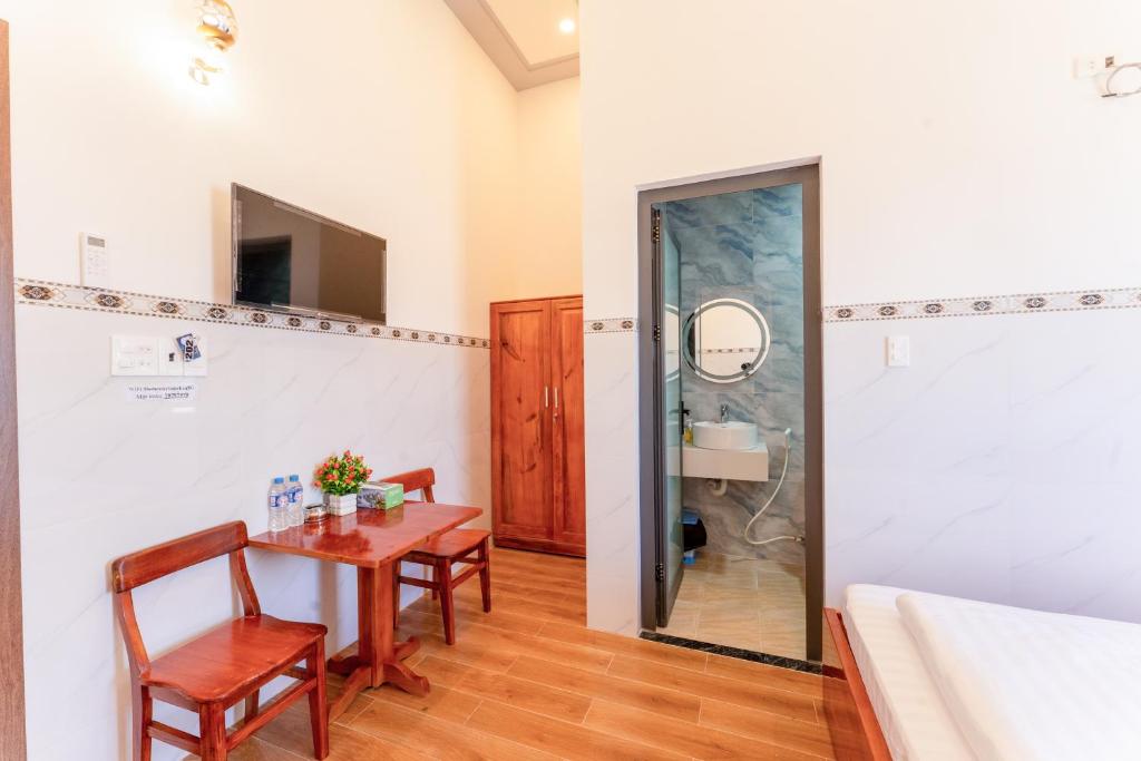 TV a/nebo společenská místnost v ubytování Homestay Bảo Châu - Nhơn Lý Quy Nhơn