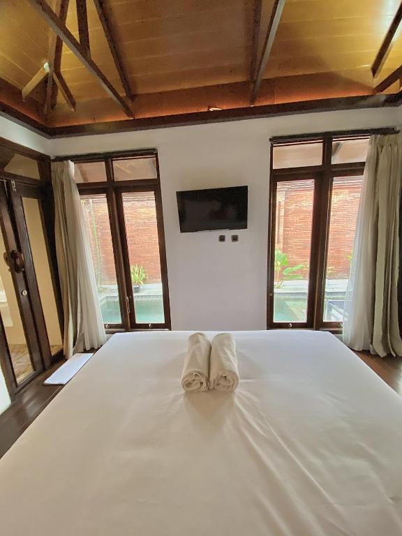 chrome hotel & resort solo - Sala De Reina Con Vista A La Piscina