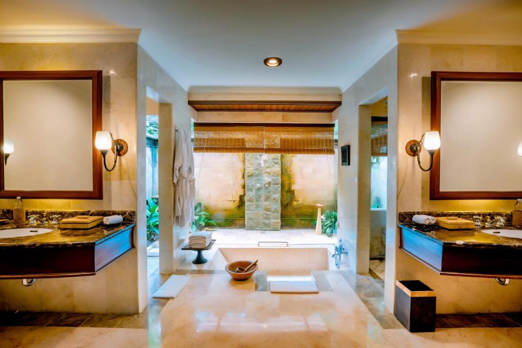 TOP 10 Mejores Hoteles de Lujo en Ubud, Bali 426451093