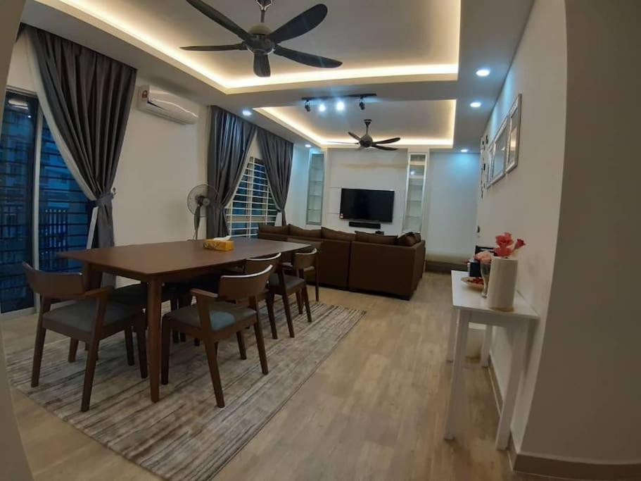 Posezení v ubytování 3R@7pax++ Spacious Space Putrajaya.