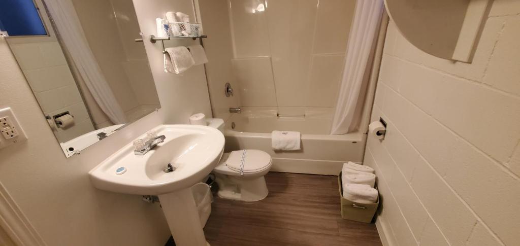 Koupelna v ubytování Pines Motel