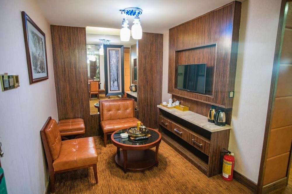 TV a/nebo společenská místnost v ubytování Nanyang King's Gate Hotel--Free Shuttle Service to Canton Fair