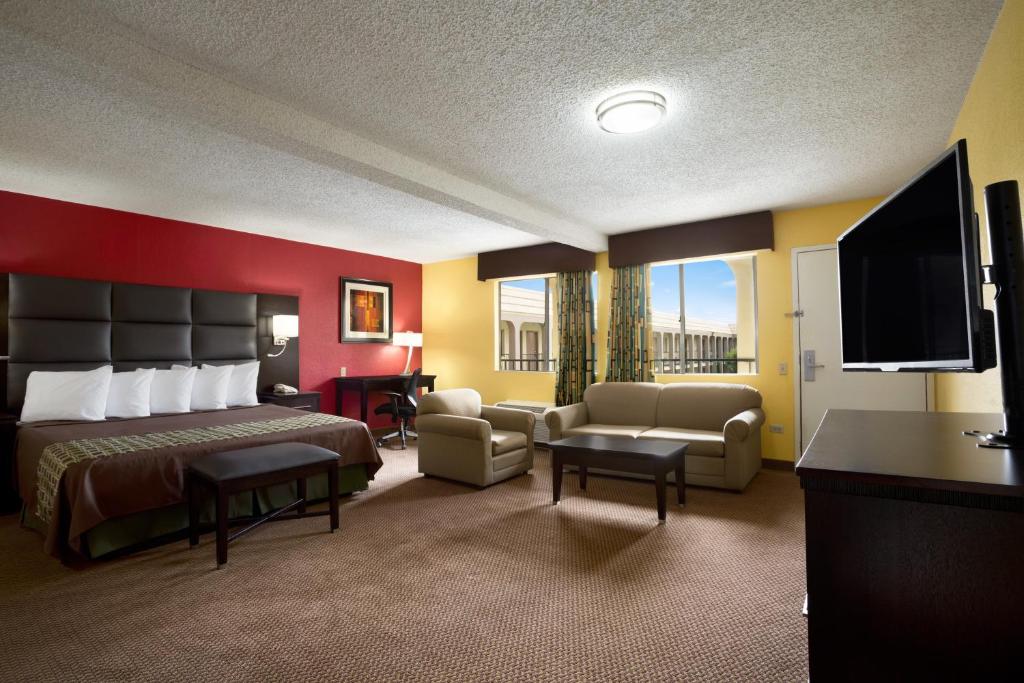 Days Inn by Wyndham Dallas Irving - 