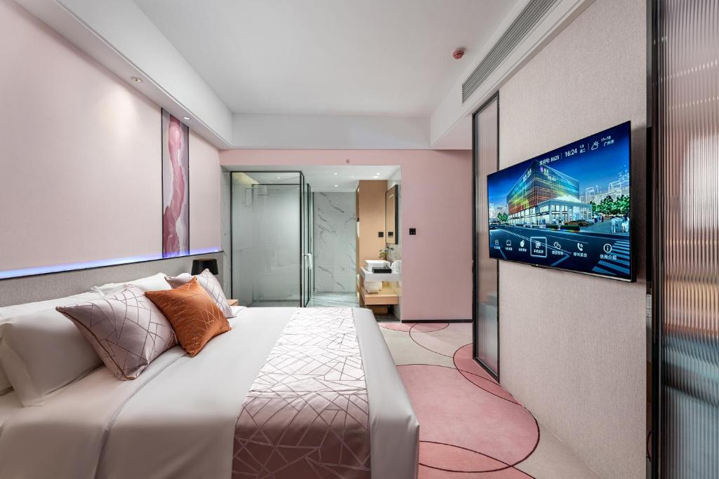 TV a/nebo společenská místnost v ubytování Jinshi Hotel