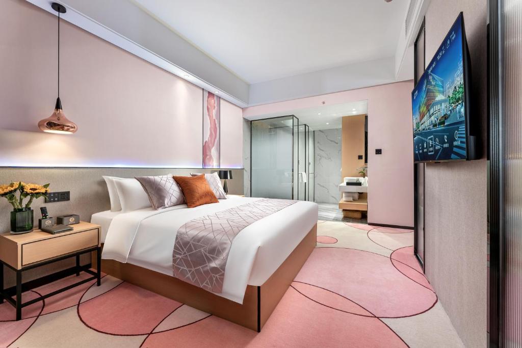 Postel nebo postele na pokoji v ubytování Jinshi Hotel