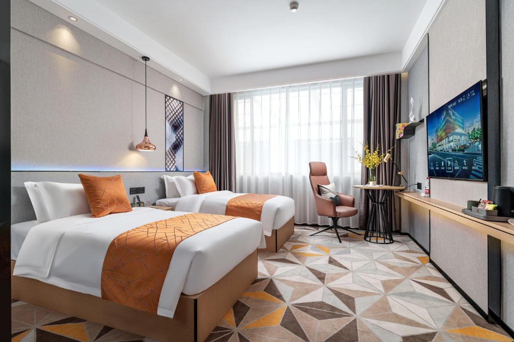 Postel nebo postele na pokoji v ubytování Jinshi Hotel