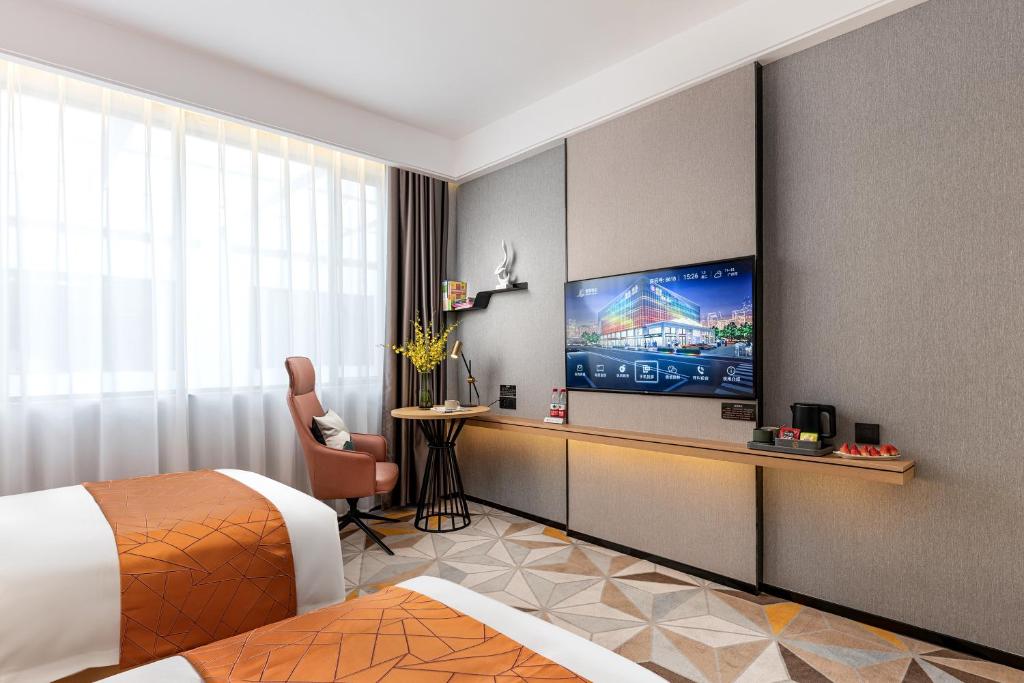 TV a/nebo společenská místnost v ubytování Jinshi Hotel