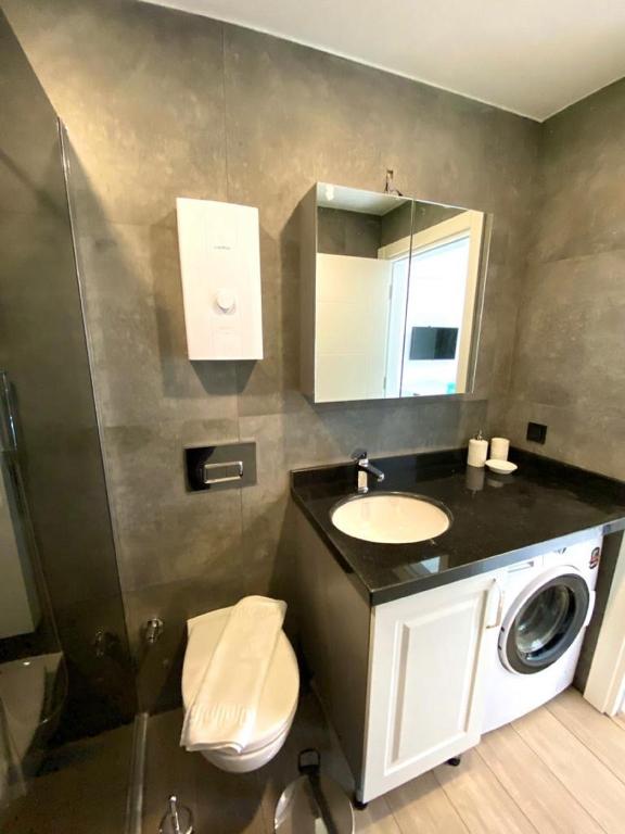 A bathroom at İSTANBUL BEACH HOTEL SWEET HOME