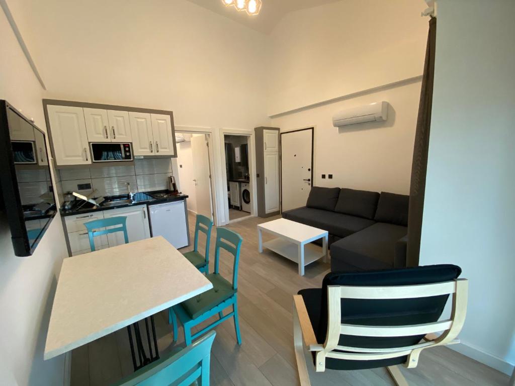 A kitchen or kitchenette at İSTANBUL BEACH HOTEL SWEET HOME