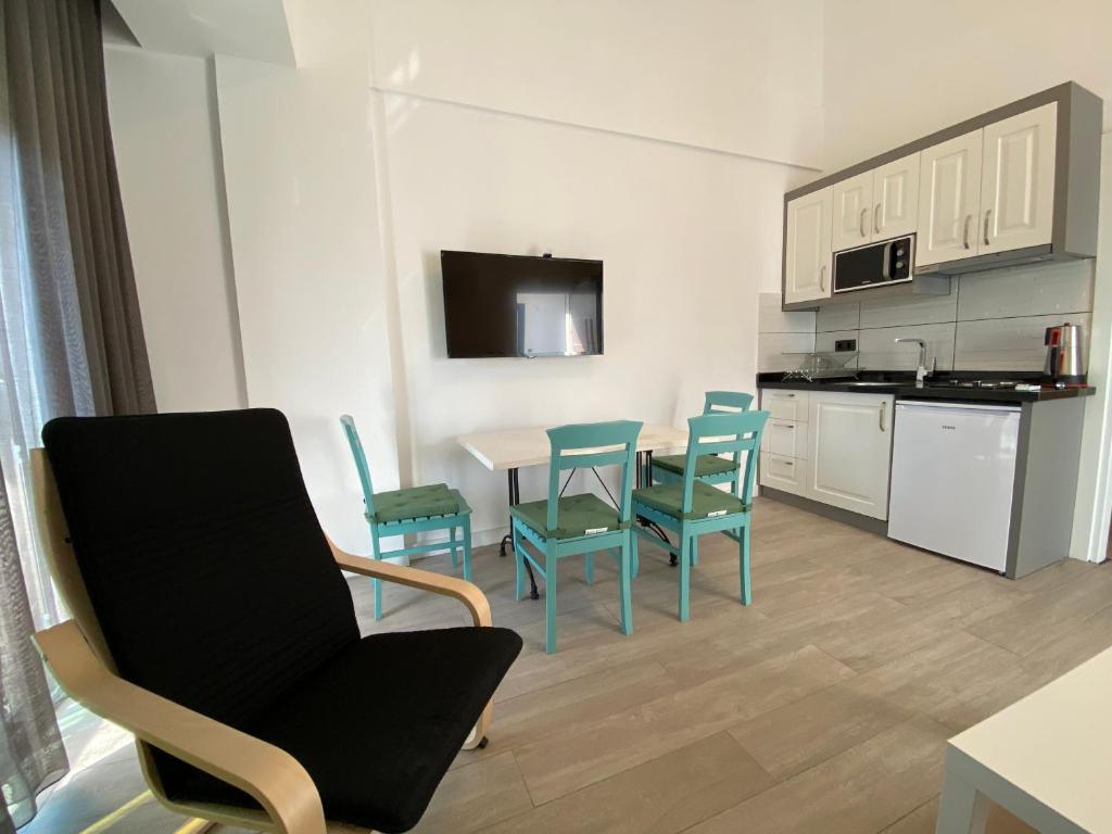 A kitchen or kitchenette at İSTANBUL BEACH HOTEL SWEET HOME