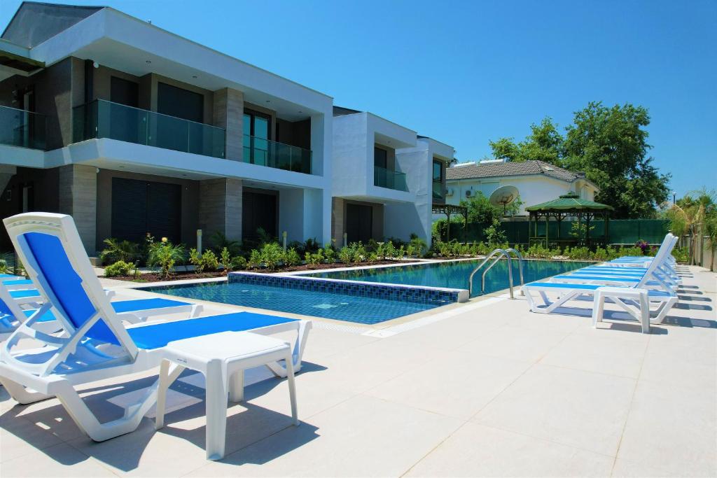 The swimming pool at or close to İSTANBUL BEACH HOTEL SWEET HOME