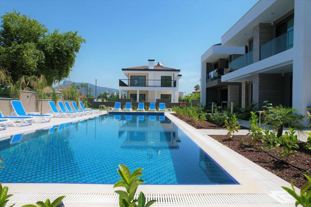 The swimming pool at or close to İSTANBUL BEACH HOTEL SWEET HOME