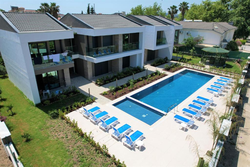 The swimming pool at or close to İSTANBUL BEACH HOTEL SWEET HOME