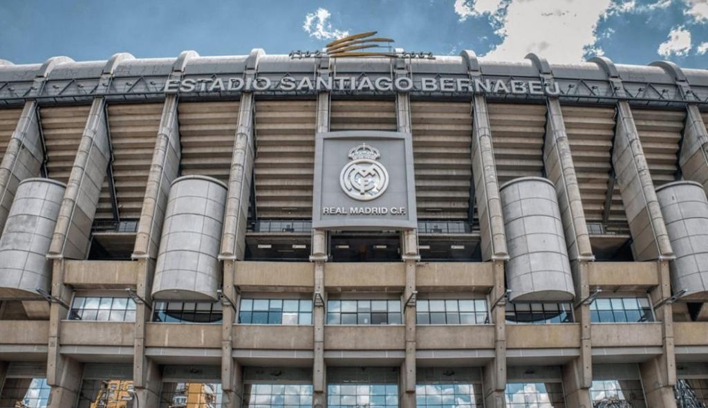 a view of the santiago santanderendaendaendaendaenda building at Apartamento en Santiago Bernabéu in Madrid