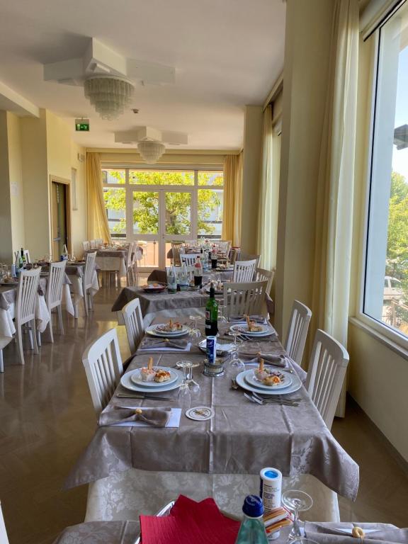 Restaurace v ubytování Hotel Pari