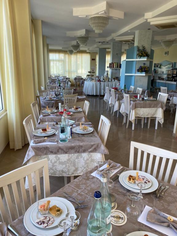 Restaurace v ubytování Hotel Pari
