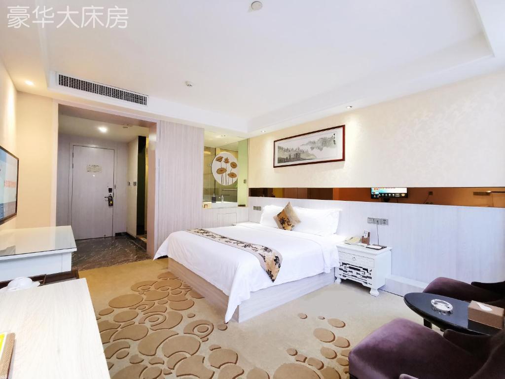 TV a/nebo společenská místnost v ubytování Paco Hotel Tianhe Coach Terminal Metro Satation Guangzhou-Free Shuttle Bus for Canton Fair