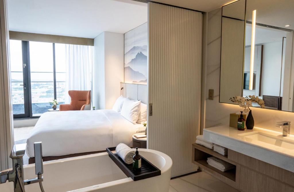 Crowne Plaza Vinh Yen City Centre, an IHG Hotel - Résidence Jumelle Premium Avec Balcon