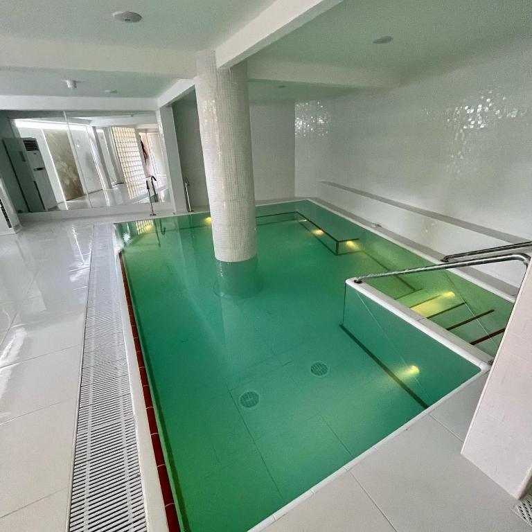 Bazén v ubytování Hotel Oasis Park Splash nebo v jeho okolí