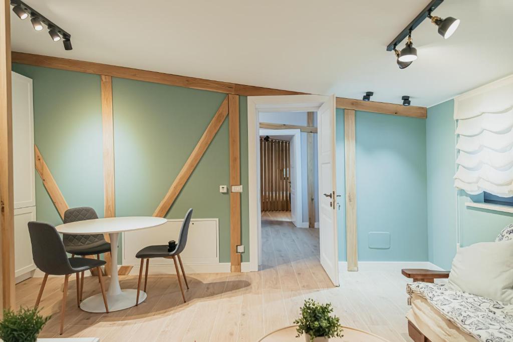 Academy Home - Executive Triple Room