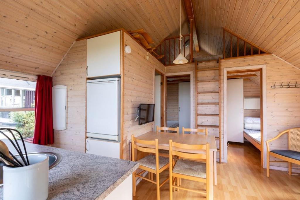 TV a/nebo společenská místnost v ubytování Velling Koller Hotel og Camping