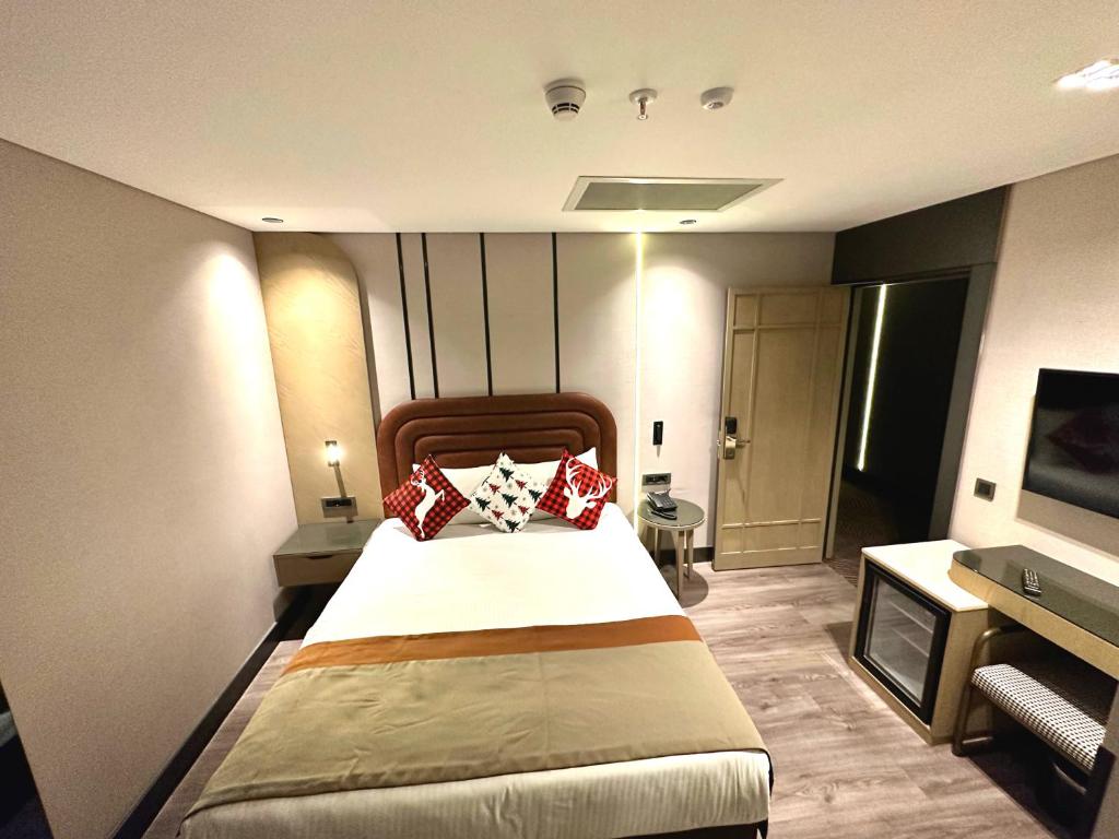 Edition Old City Hotel - 13