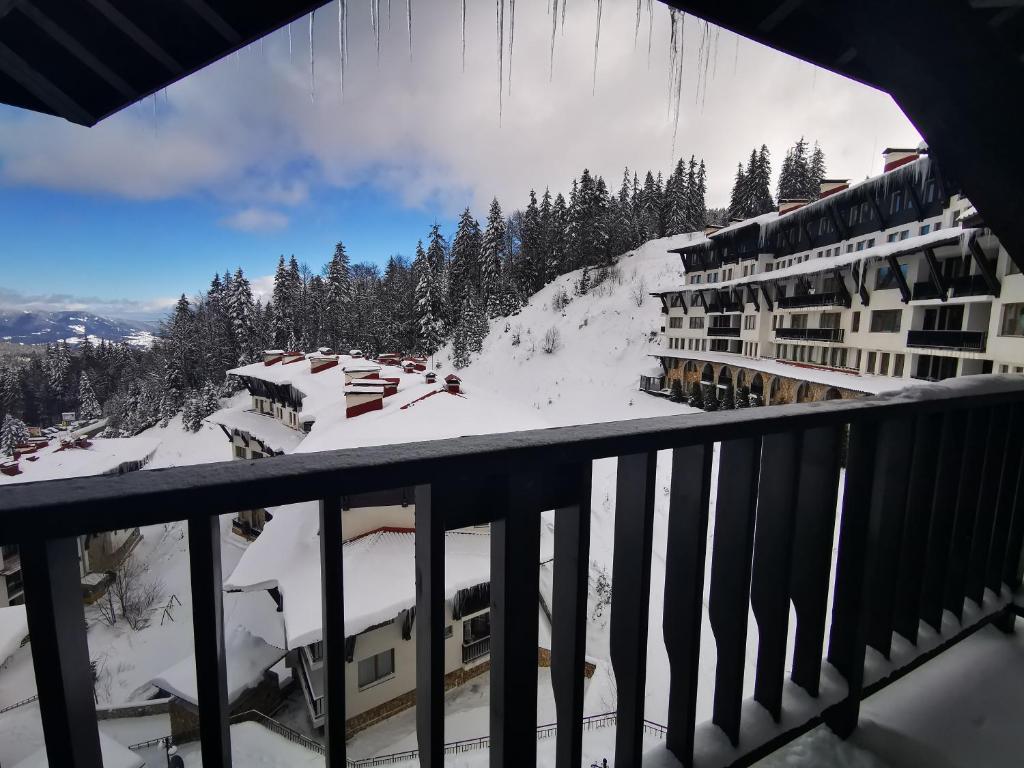 Viva 4 Apartment ski to the door complex Grand Monastery Pamporovo v zimě