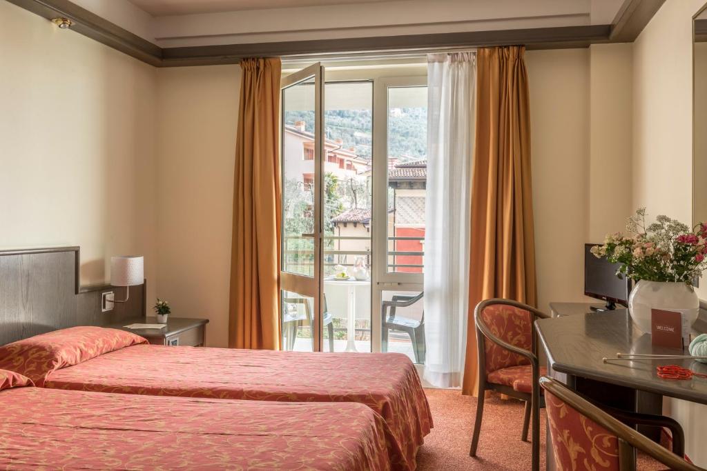 Postel nebo postele na pokoji v ubytování Hotel Drago - Garda Lake Collection