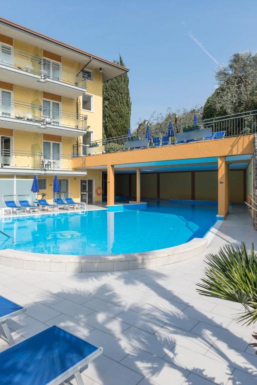 Bazén v ubytování Hotel Drago - Garda Lake Collection nebo v jeho okolí